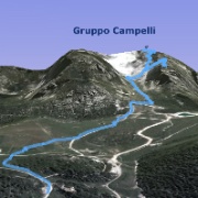 Dai Piani di Bobbio (1.680 m) percorriamo la vallata dei Camosci e raggiungiamo prima la cima dello Zucco Pesciola (2.096 m) attraverso il Canale della Madonnina su traccia non battuta, poi l'anticima dello Zuccone Campelli (2.161 m) attraverso il canale dei Camosci, questa volta su neve un po' più calpestata.